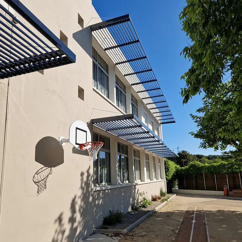 Photographie des brises soleils de la façade - Phase 2