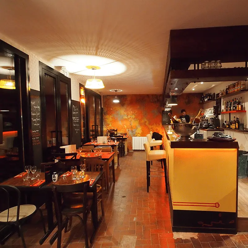 Bar ouvert sur l'avant-salle