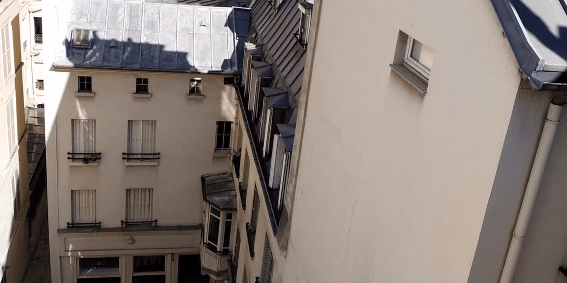 PdG-Vue de la cour depuis l'immeuble sur rue