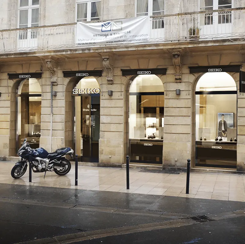 Vue de la boutique sur la rue