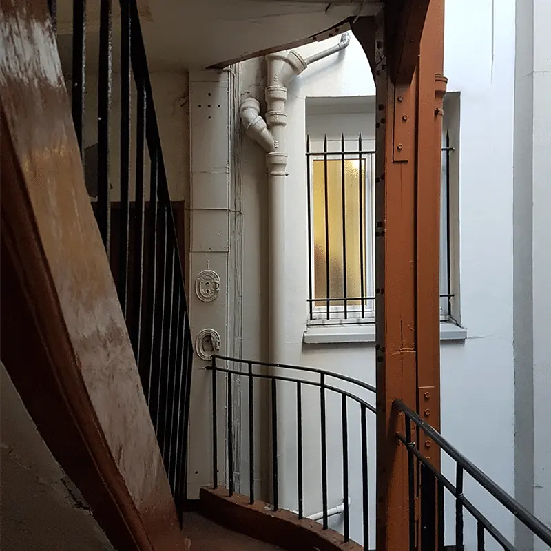 coursive extérieure couverte ouverte